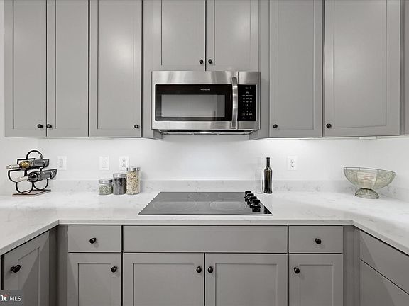 5th image of 9815 Ames Dr
