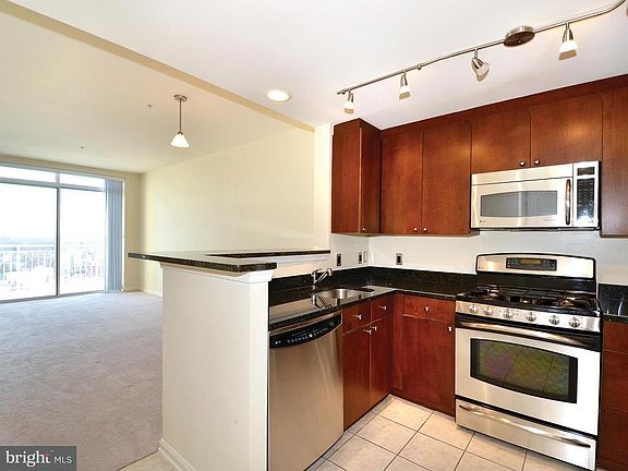 2nd image of 930 Wayne Ave APT 1401
