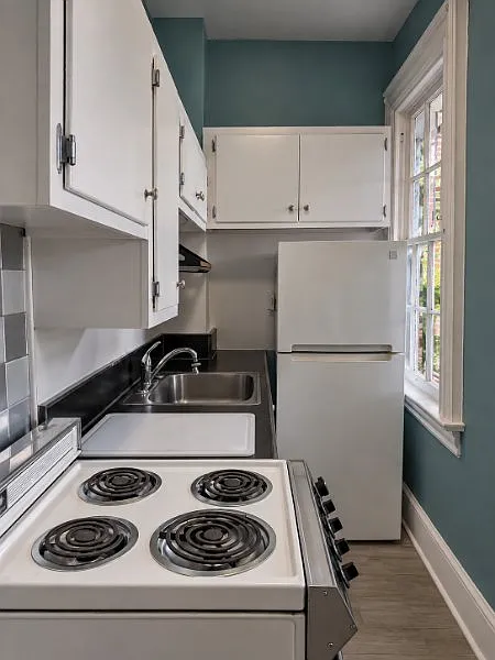 Studio, $1,600 — Photo 2