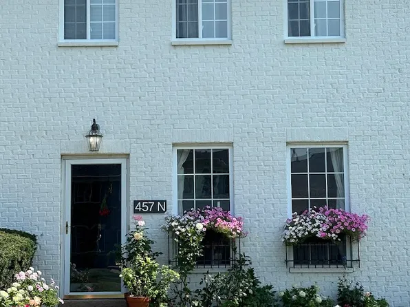 457 Fox Hills Dr N, Bloomfield, MI 48304