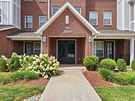 4th image of 2000 Shadow Green Dr #102