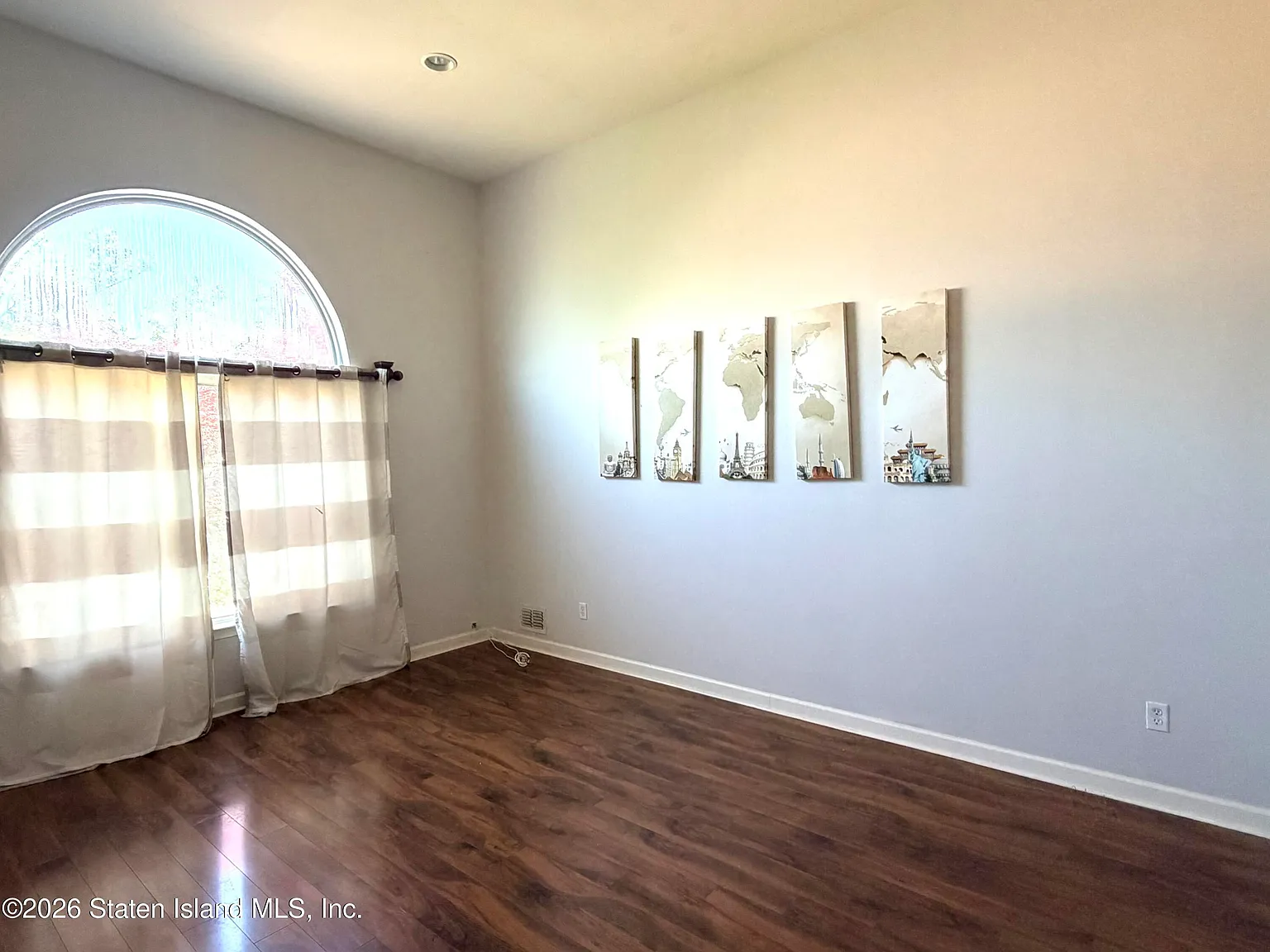 2 bed, 3.0 bath, 1924 sqft, $3,200 — Photo 2