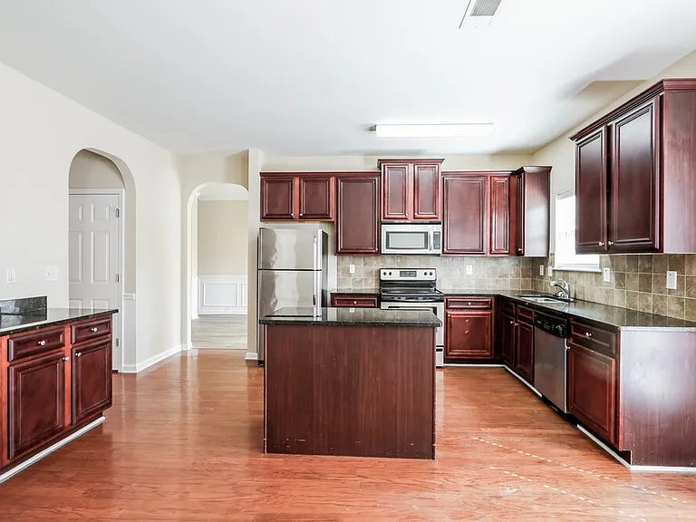 3752 Sunbridge Dr — Photo 7