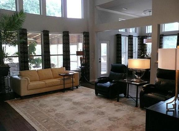 3rd image of 218 Barkley Dr
