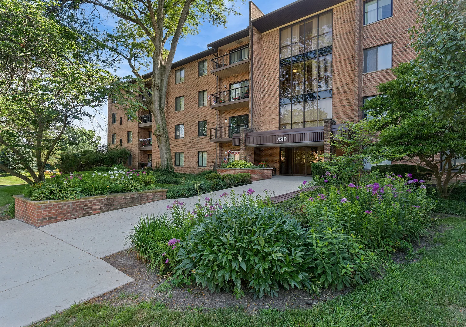 2 bed, 1081 sqft, $2,500 — Photo 2