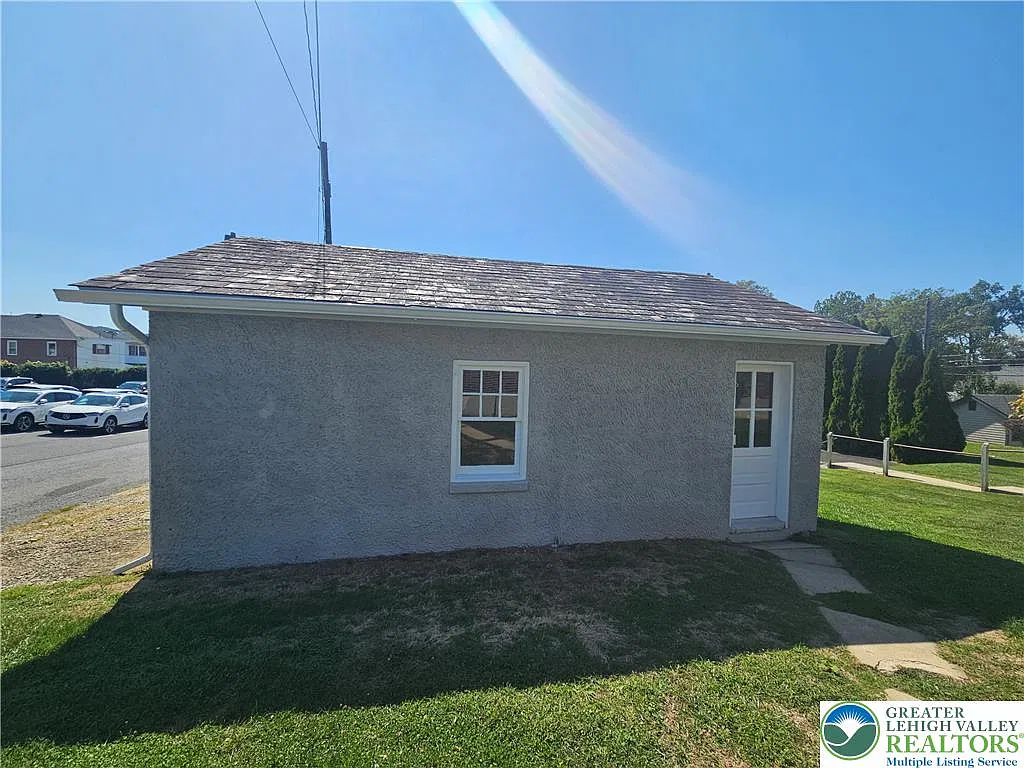 Studio, 400 sqft, $400 — Photo 2