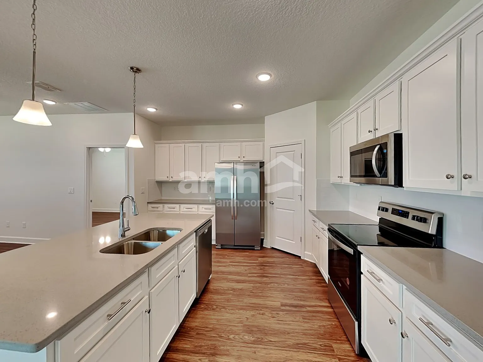 3 bed, 2.0 bath, 1700 sqft, $2,180 — Photo 4