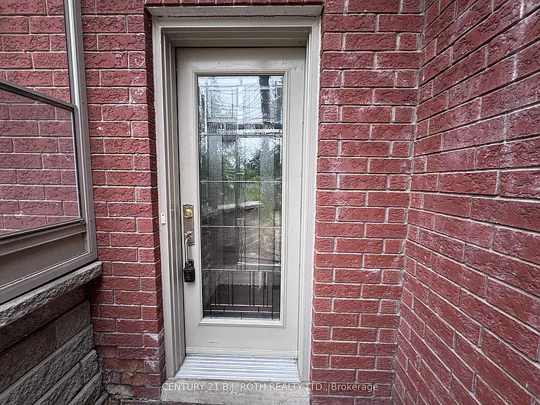 22 Mapleton Ave #LOWER — Photo 3