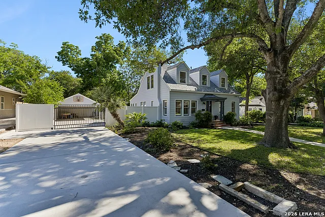 120 Lamont Ave — Photo 3