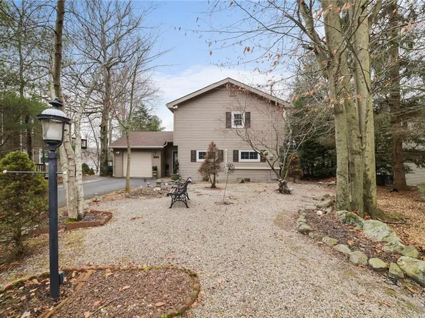 6033 Boardwalk Dr, Tobyhanna, PA 18466