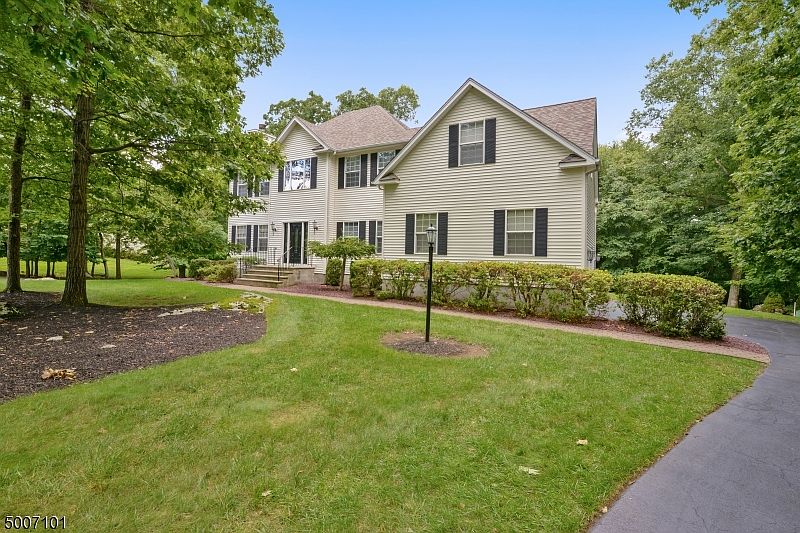 1st image of 3 Dorothy Dr
