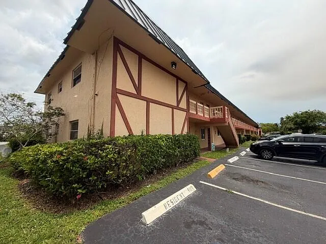 2 bed, 2.0 bath, 961 sqft, $1,900 — Photo 3