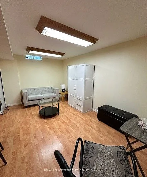 16 Royal Chapin Cres — Photo 5