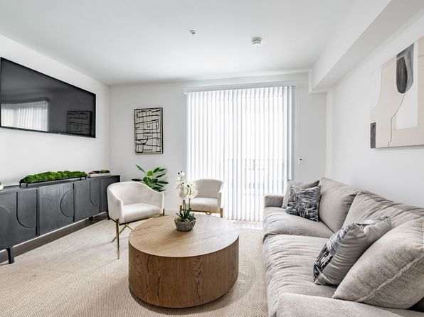 14526 W Kittridge St #530