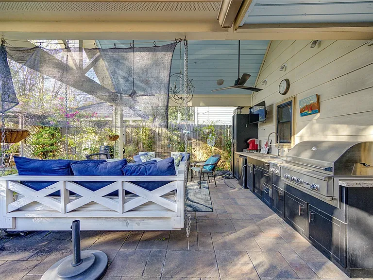 22526 Cove Hollow Dr — Photo 25