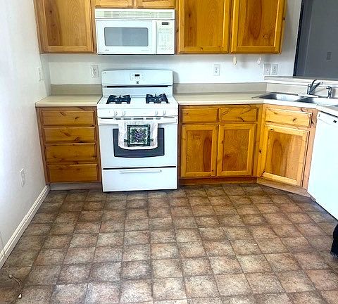 3rd image of 154 N 750 W