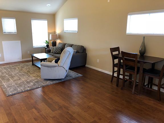 5th image of 30 Glassier Ln