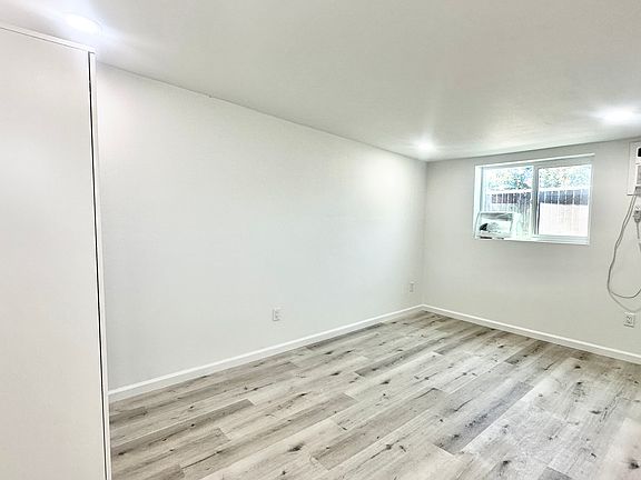 3rd image of 14342 Horst Ave #4