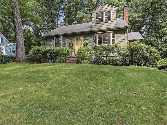 2nd image of 24 Hunting Ave