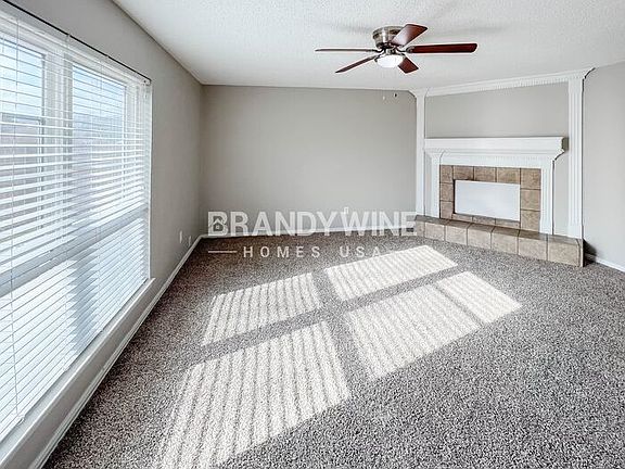 4th image of 553 Edwards Dr