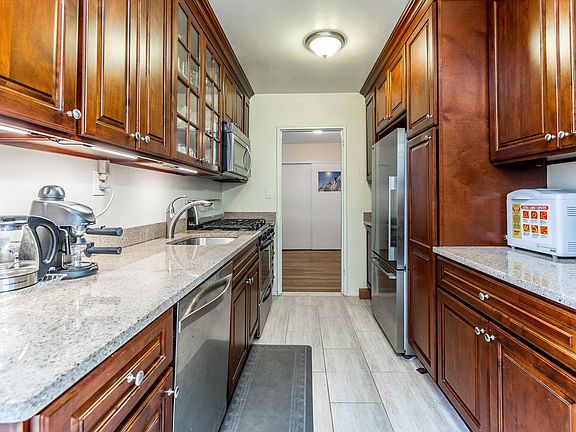 5th image of 74-45 Yellowstone Blvd #6E