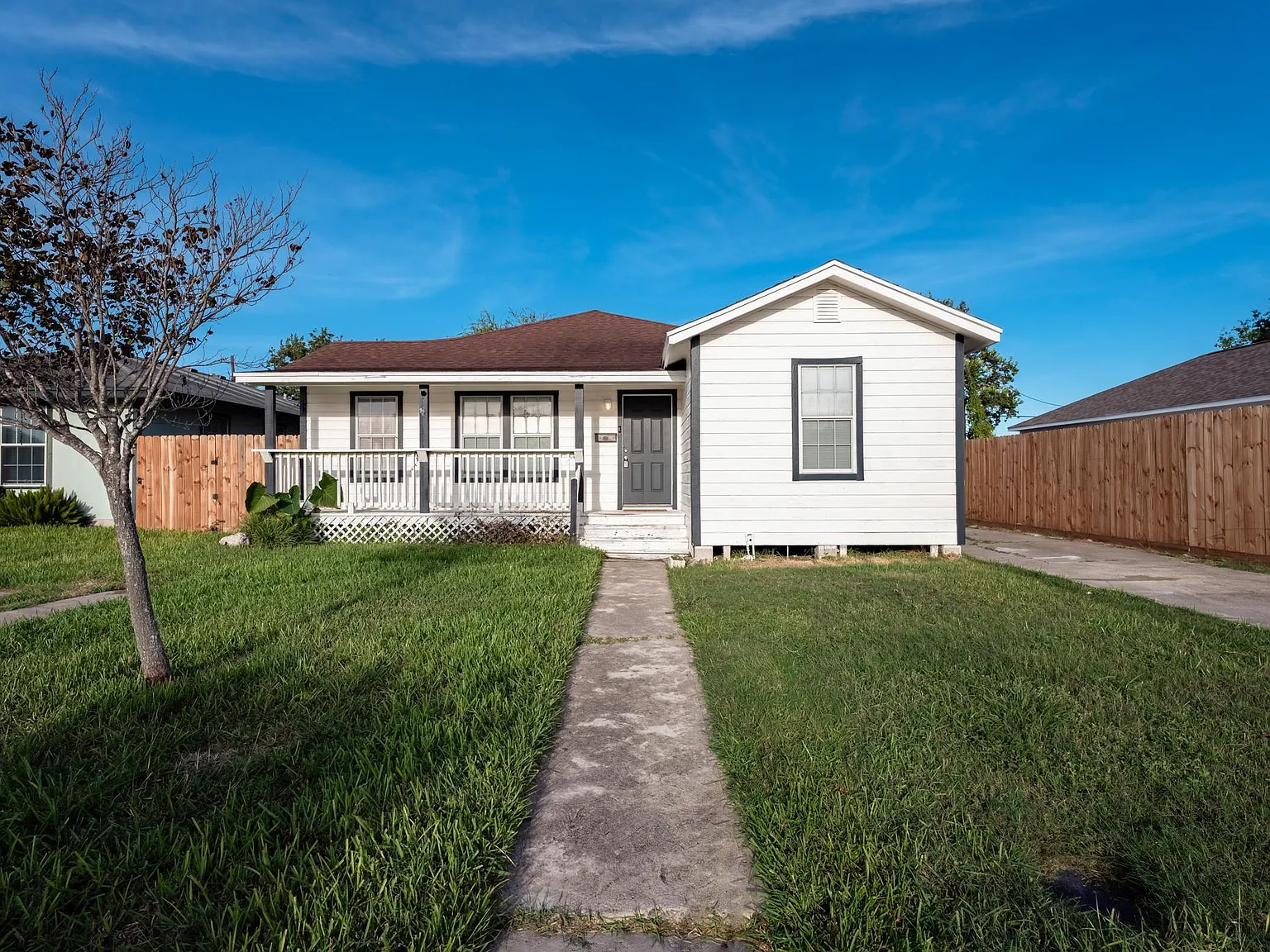 3 bed, 1400 sqft, $3,200 — Photo 2