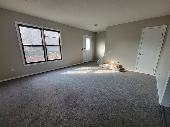 4th image of 732 Mentor Ave #1