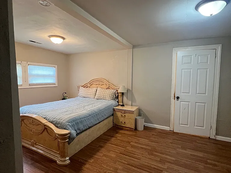 2811 Magnolia St — Photo 3