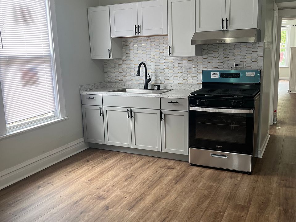 1st image of 1749 N Karlov Ave #2