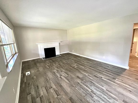 4th image of 2865 Lafeuille Ave