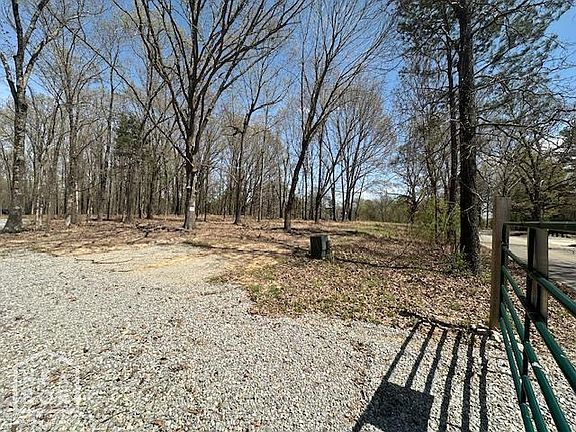 2nd image of 18 Strawfloor Acres Rd
