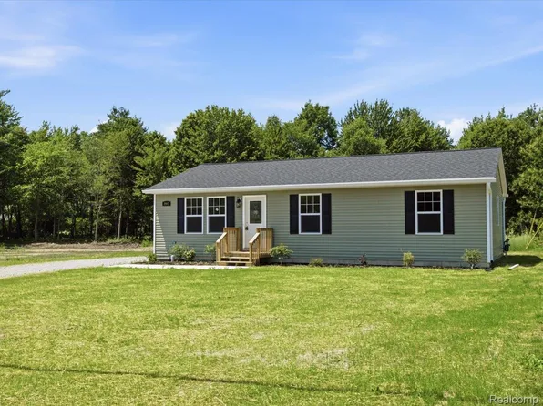 2941 Beach Rd, Port Huron, MI 48060