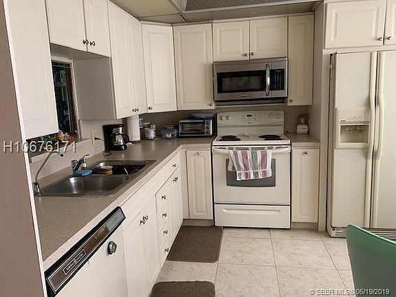 3rd image of 3004 Portofino Isle APT N4