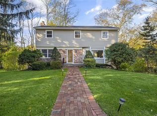 29 Northwood Cir, Halesite, NY 11743