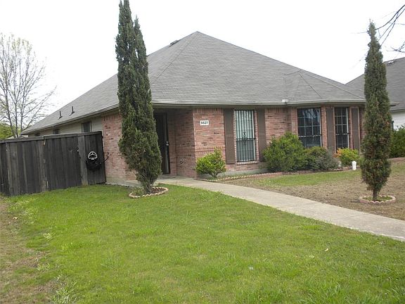 3rd image of 9827 Brierhill Dr