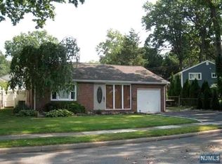 17 Summit Ave, Waldwick, NJ 07463