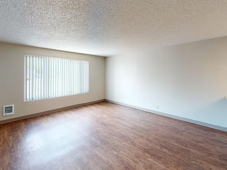 240 W Furnish Ave #5 — Photo 3