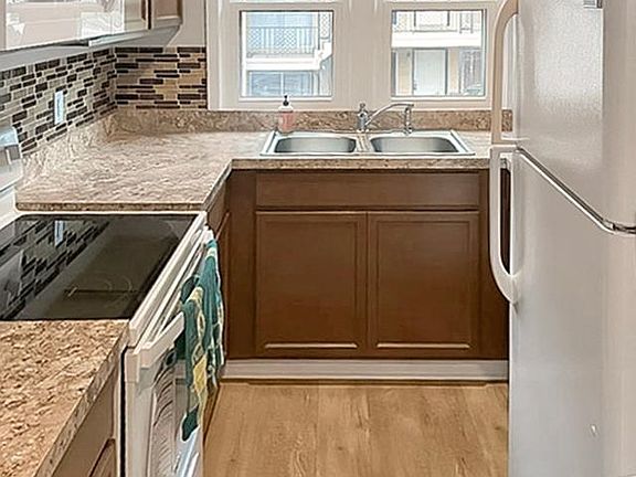 2nd image of 611 E Park Ave Unit 2