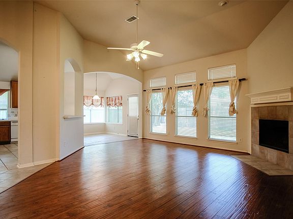 4th image of 534 Ivy Cross Ln