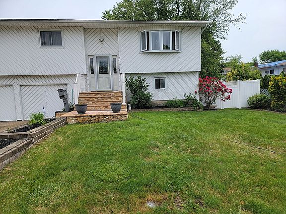 2nd image of 530 Spur Dr N