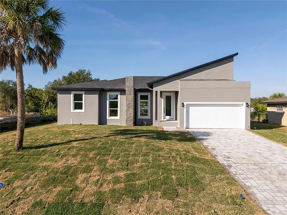 15 Ramblewood St