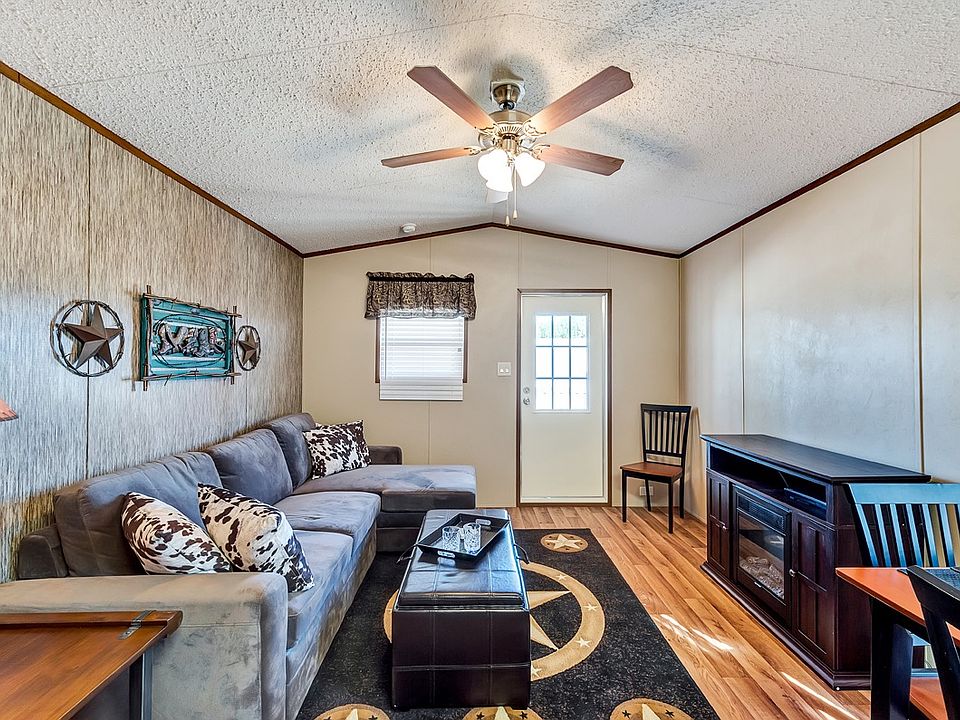 2nd image of 402 Arnold Blvd #3