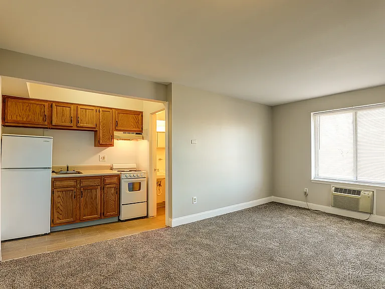 Capital Manor Apartments — Photo 1