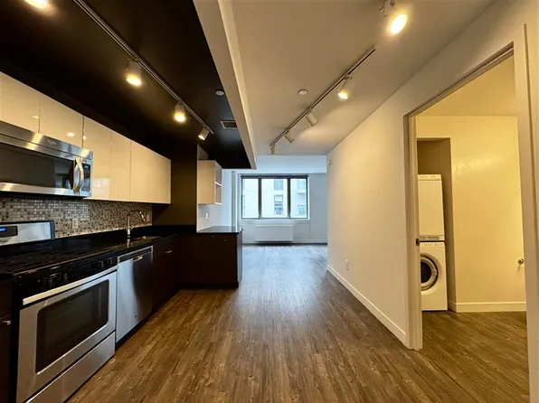 525 West 28th Street image 1 of 7