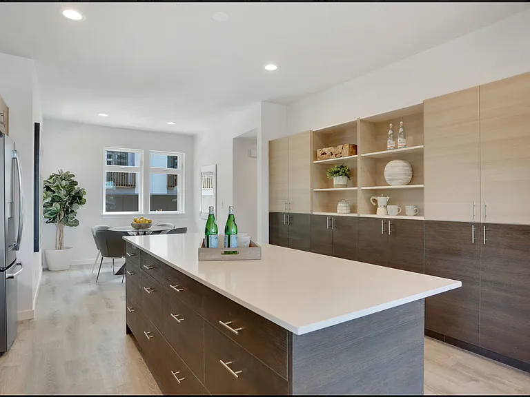 Silverlake Townhomes — Photo 6