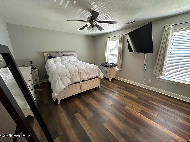 205 S Pointe Dr #B — Photo 39