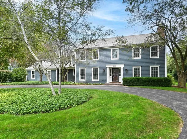 230 East Chowning Cross STREET, Mequon, WI 53092