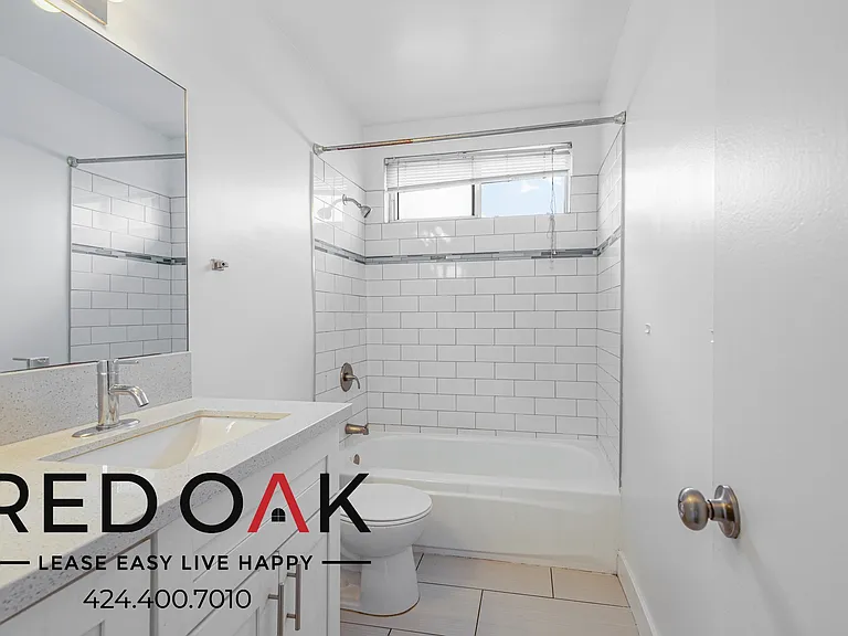 5128 De Longpre Ave #18 — Photo 11