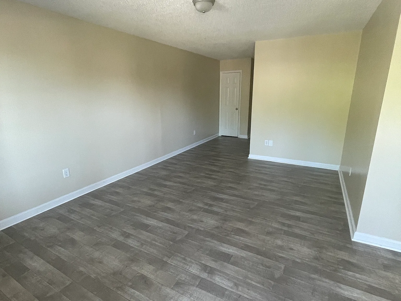 3 bed, 862 sqft, $950 — Photo 3