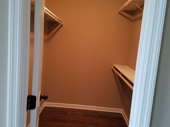 3rd image of 920 Boyd Ave